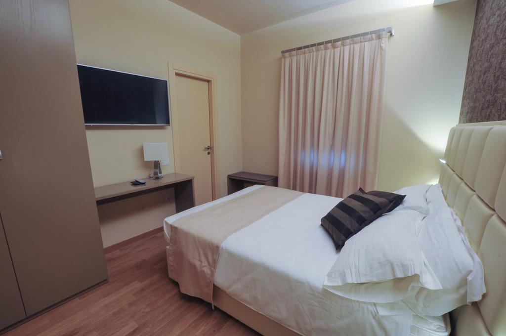 Hotel Dori Peschiera del Garda Phòng bức ảnh
