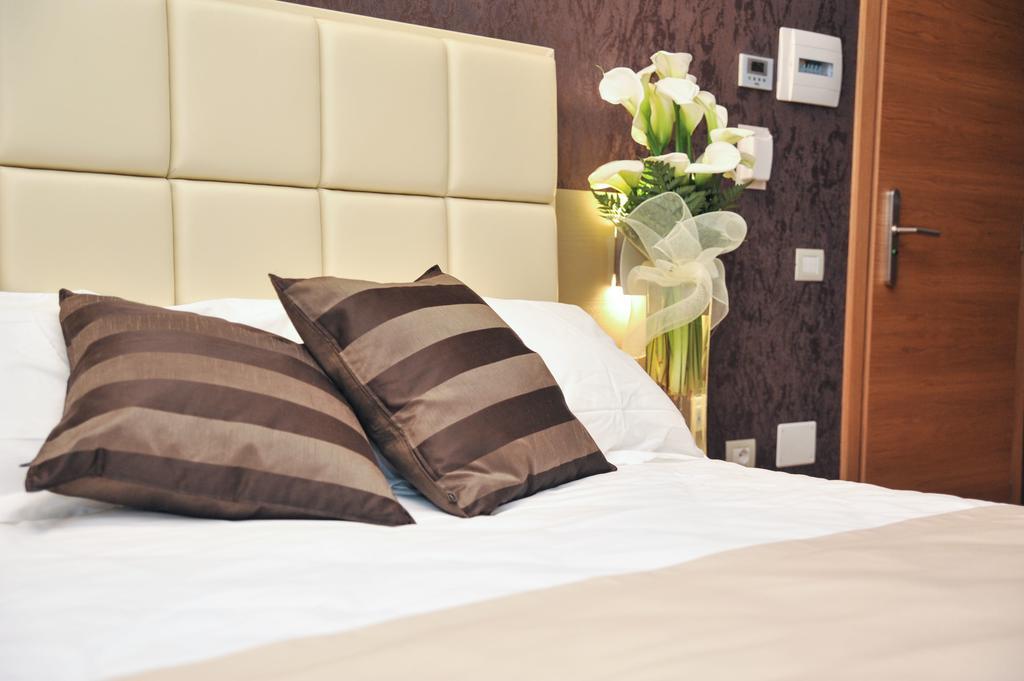 Hotel Dori Peschiera del Garda Phòng bức ảnh